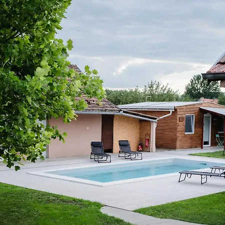 Seosko Turisticko Domacinstvo Tisa I Begej Casa vacanze Kni°anin